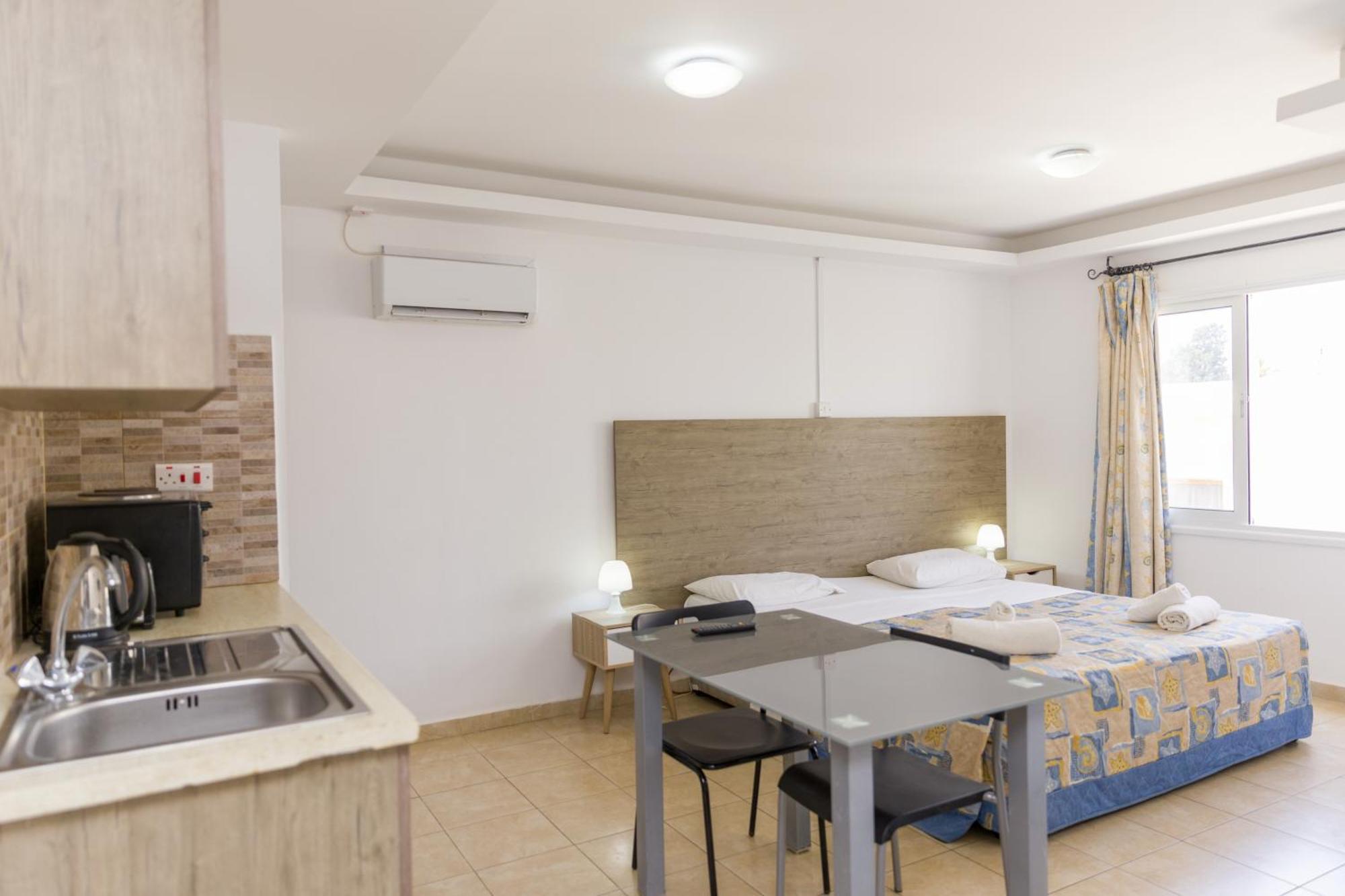Alecos Hotel Apartments Paphos Eksteriør billede